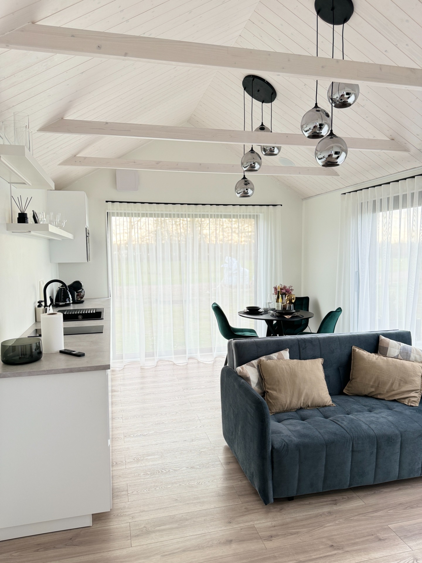 VIESISTABA (uzspied lai apskatīt vairāk attēlus)