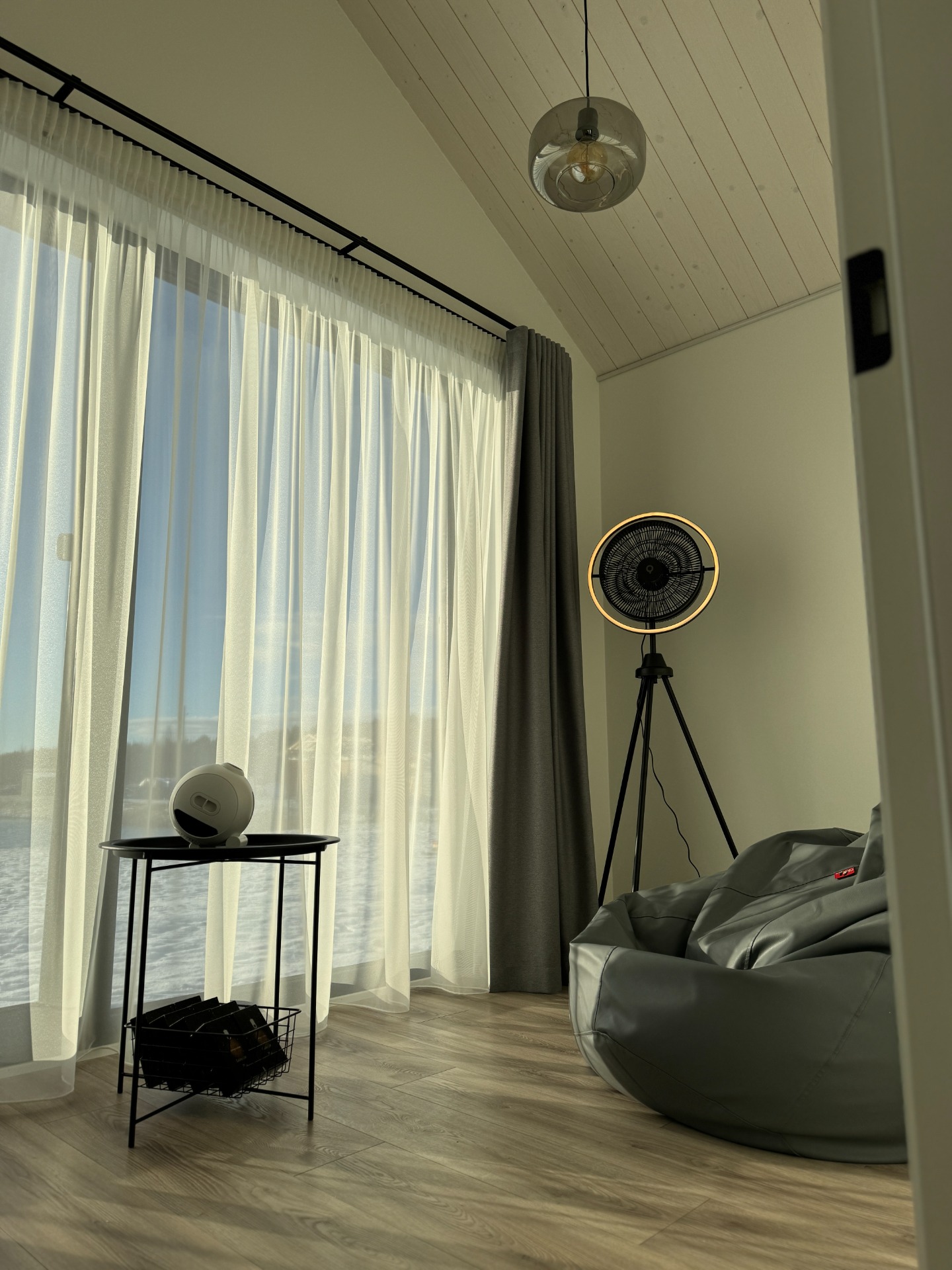 RELAX ISTABA (uzspied lai apskatīt vairāk attēlus)